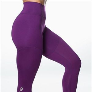 P’tula Lindsay leggings in eggplant size small